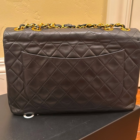 VINTAGE CHANEL QUILTED LAMBSKIN JUMBO 24K plated hardware - Picture 4 of 9